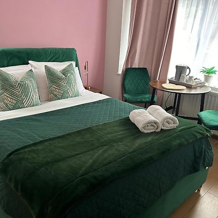 Hotel The Lily Pad Near Poole Dorset Self Contained Private Entrance And Free Parking à Corfe Mullen Extérieur photo