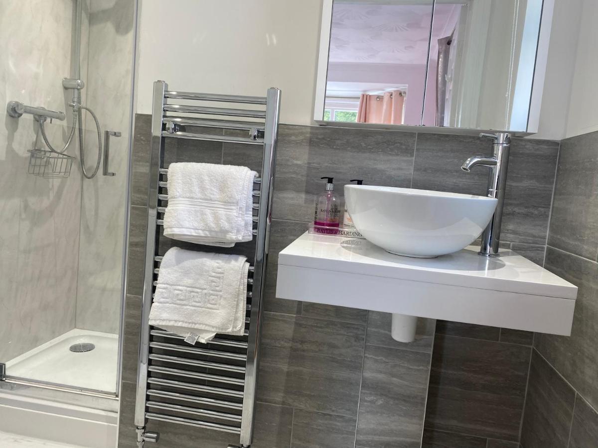 Hotel The Lily Pad Near Poole Dorset Self Contained Private Entrance And Free Parking à Corfe Mullen Extérieur photo