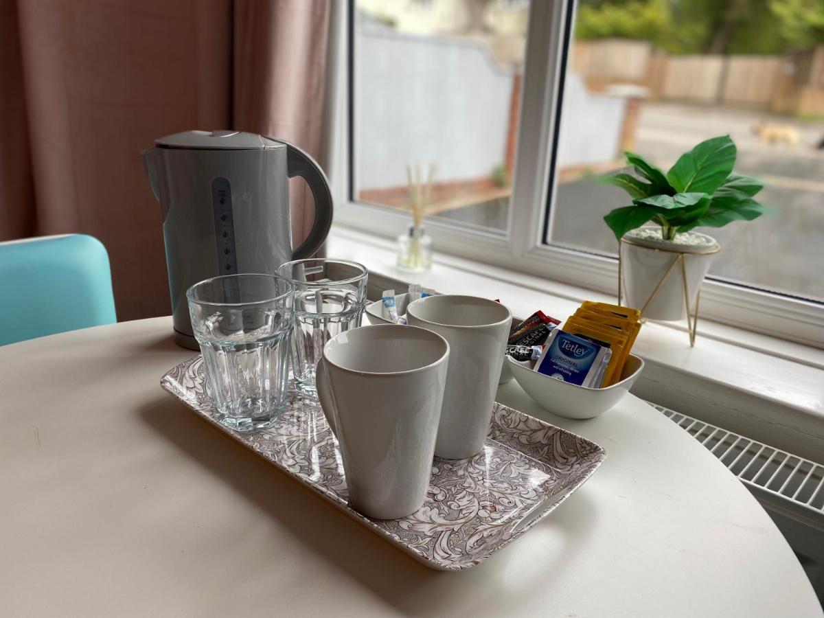 Hotel The Lily Pad Near Poole Dorset Self Contained Private Entrance And Free Parking à Corfe Mullen Extérieur photo